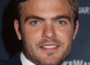Alex Roe
